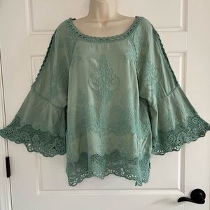 Democracy Bohemian Style Bell Sleeve Lace Embroidered Top Blouse Size Large